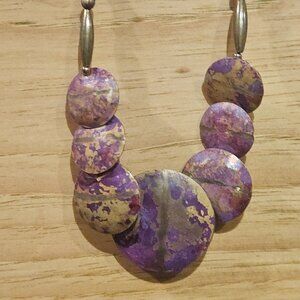 NECKLACE, PURPLE ENAMEL ON GOLD-COLORED PUFFED METAL BASE, VINTAGE 1970'S